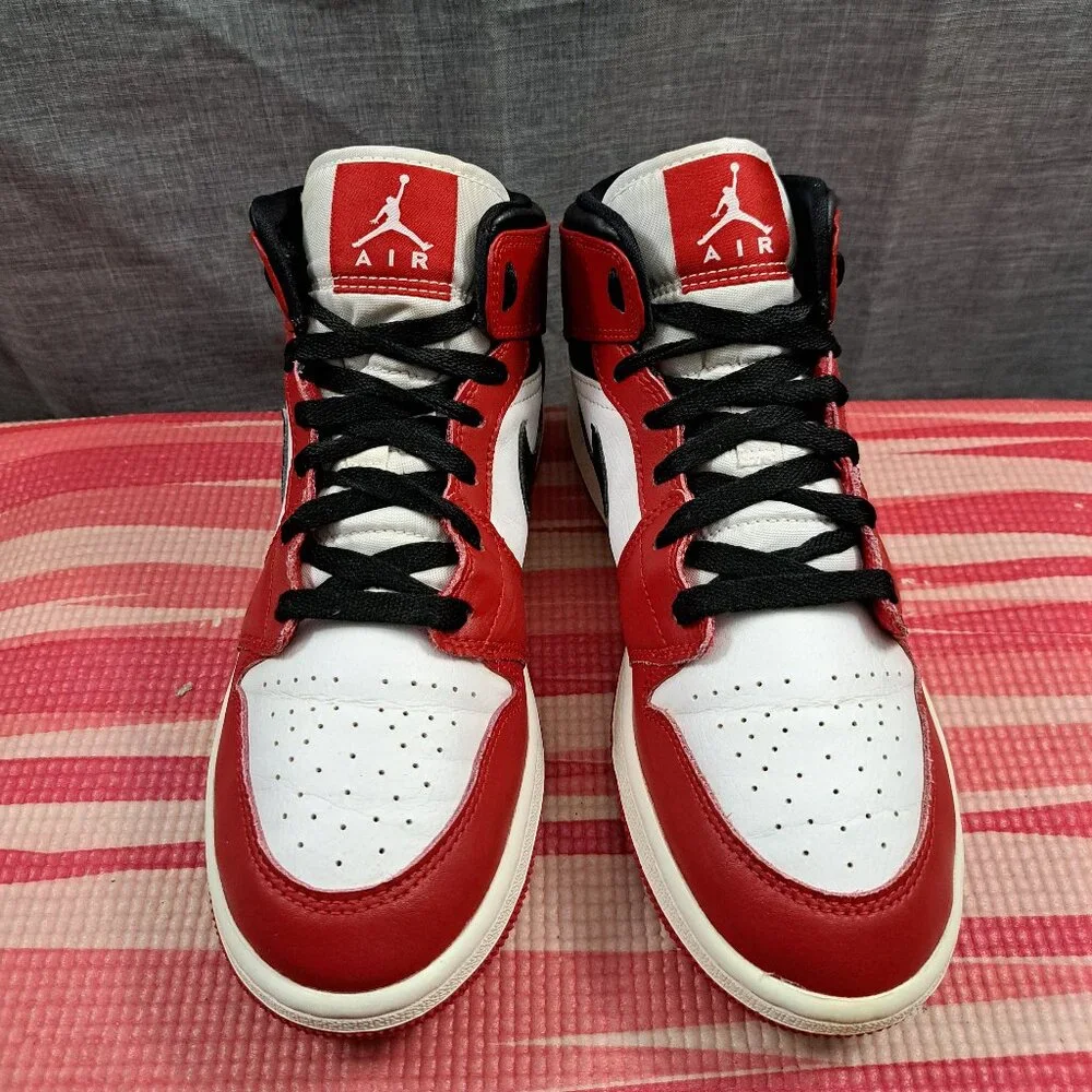 %Nike Air Jordan 1 Mid Chicago Youth Size 6 Red Black White AJ15